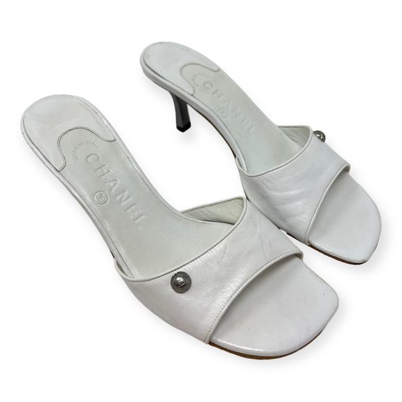 CHANEL White Leather CC Logo Slide Sandals - Picture 7 of 11
